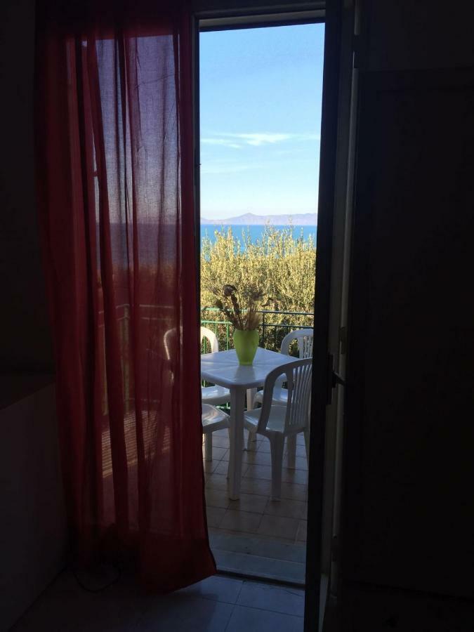 Residence Calava Gioiosa Marea Bagian luar foto