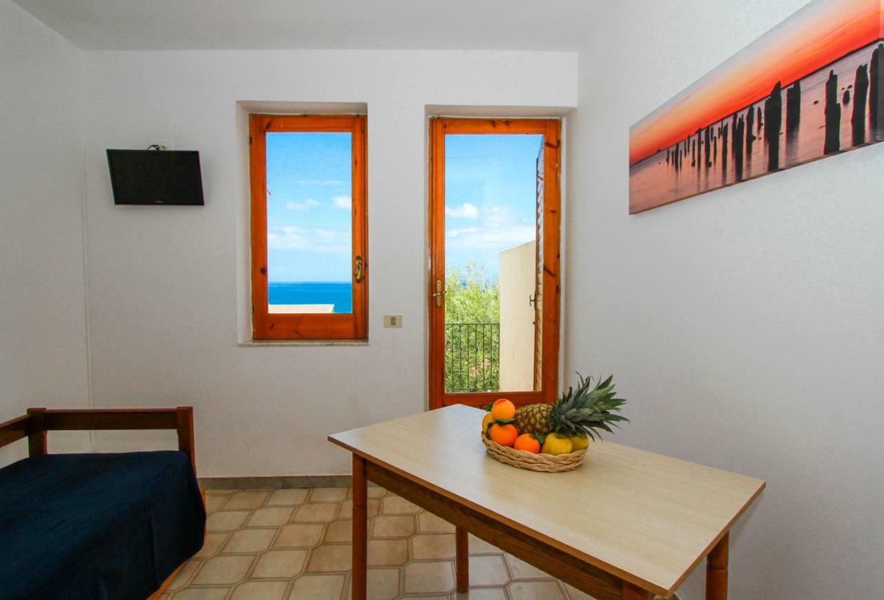 Residence Calava Gioiosa Marea Bagian luar foto