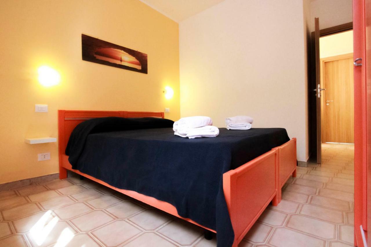 Residence Calava Gioiosa Marea Bagian luar foto