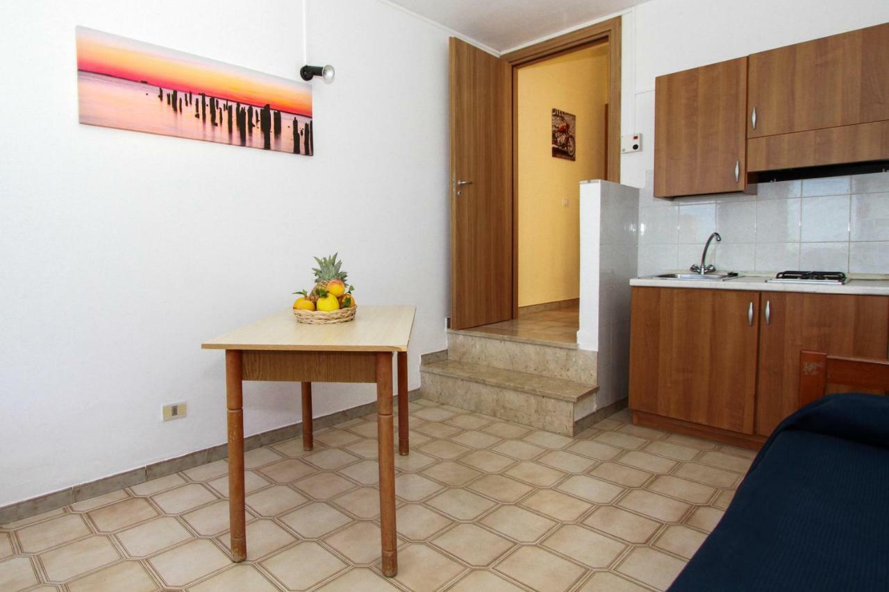 Residence Calava Gioiosa Marea Bagian luar foto